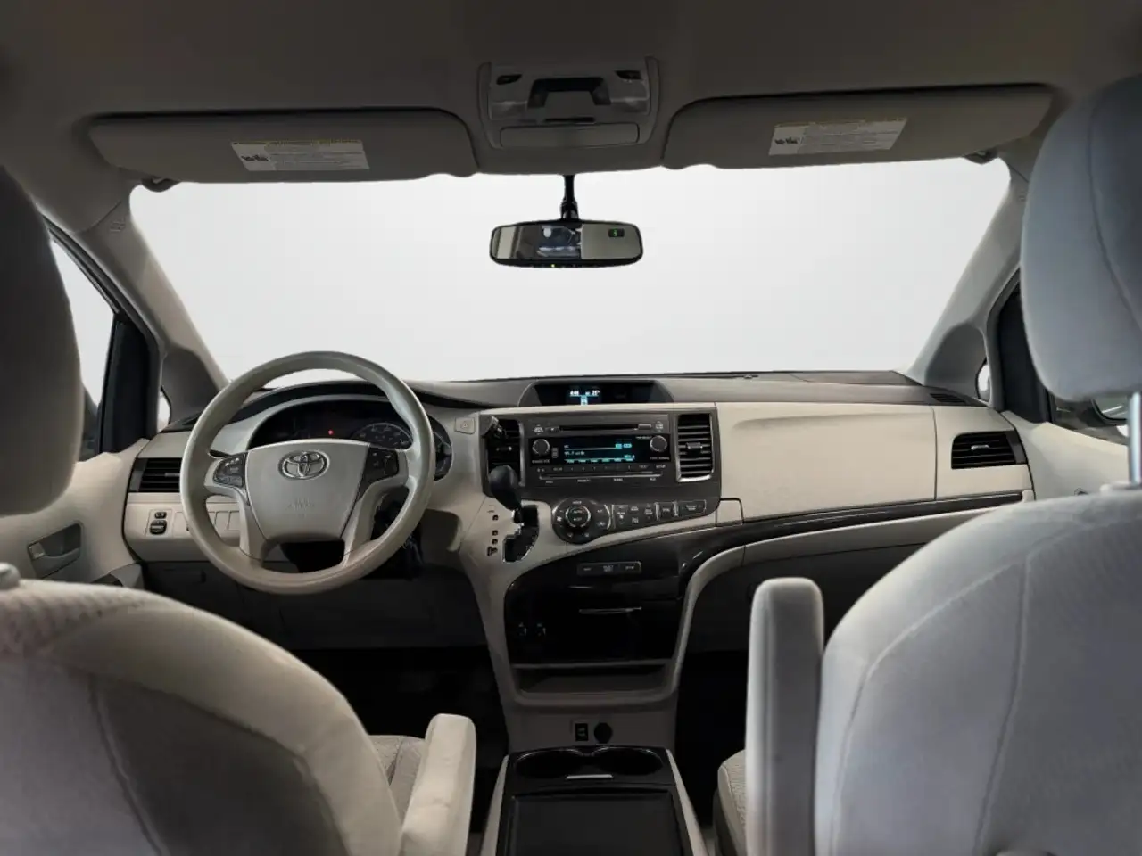 Toyota Sienna снимка Toyota Sienna