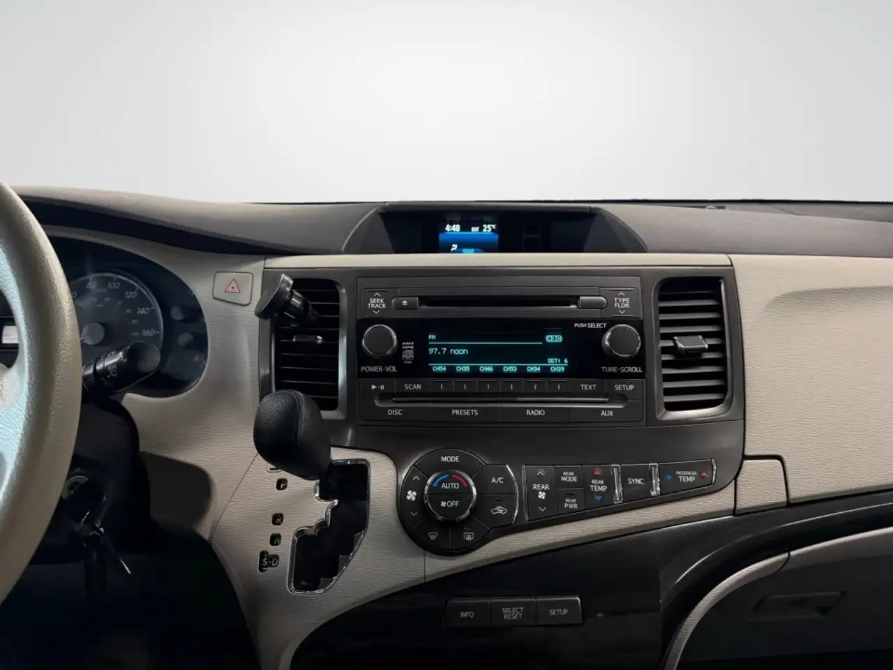 Toyota Sienna снимка Toyota Sienna