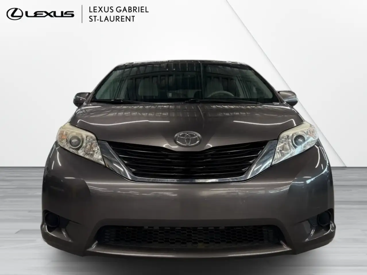 Toyota Sienna снимка Toyota Sienna