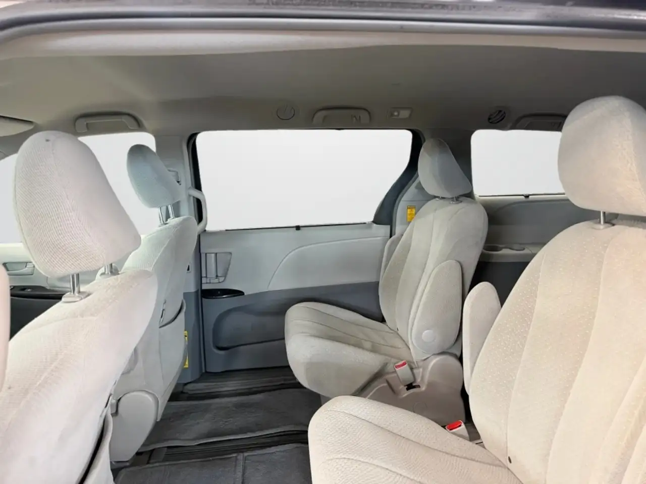 Toyota Sienna снимка Toyota Sienna