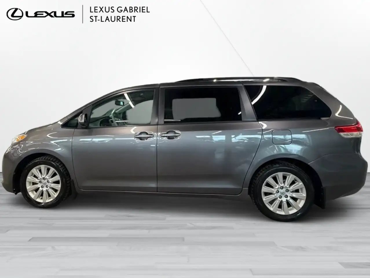 Toyota Sienna снимка Toyota Sienna