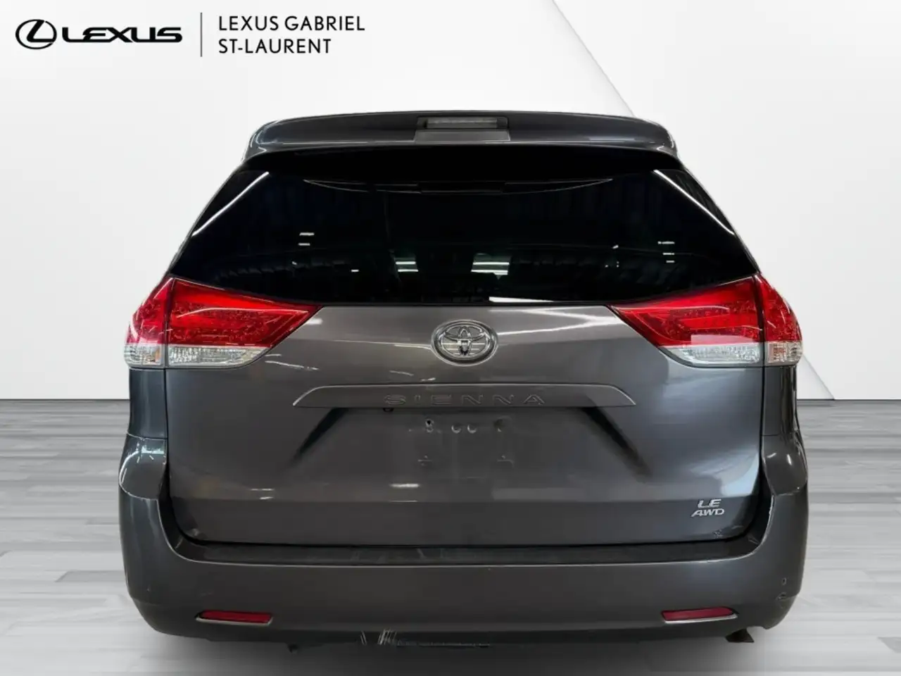 Toyota Sienna снимка Toyota Sienna