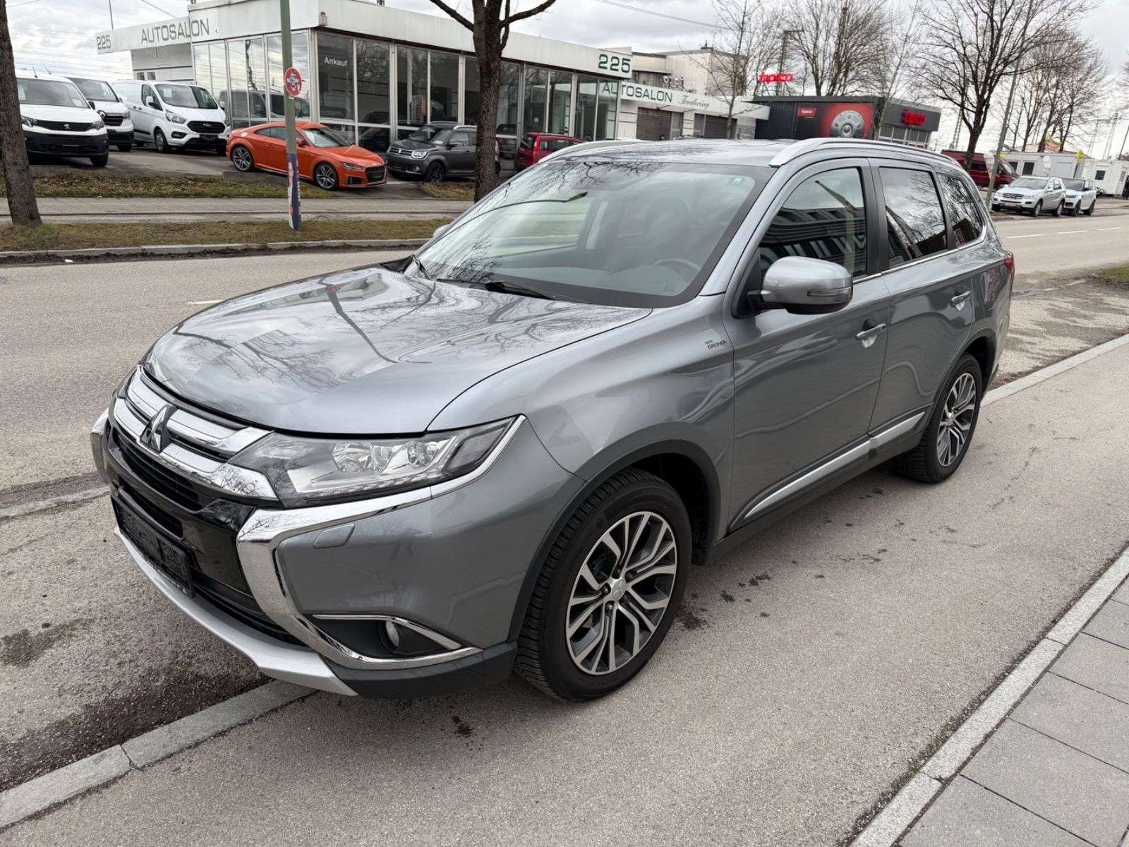 Second hand Mitsubishi Outlander 2.2 HDi