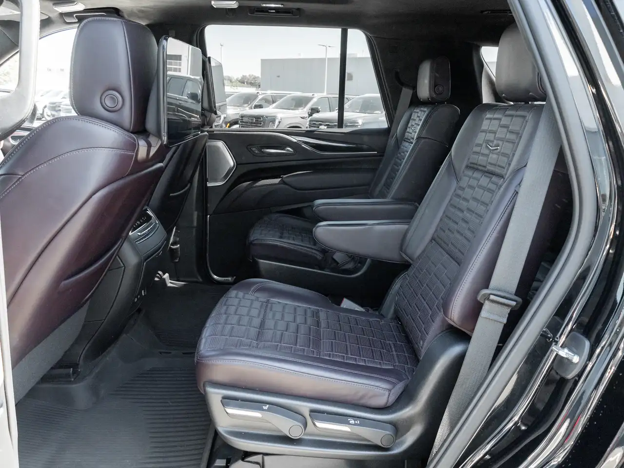 Cadillac Escalade photo Cadillac Escalade