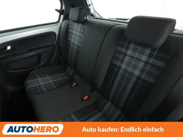 Volkswagen up! view 14