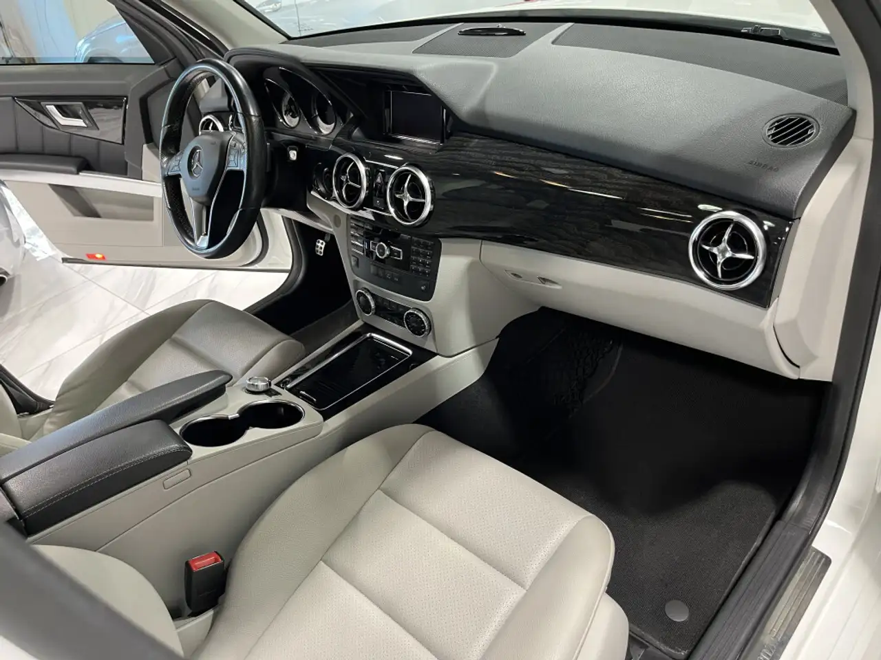 Mercedes-Benz GLK-Class снимка Mercedes-Benz GLK-Class
