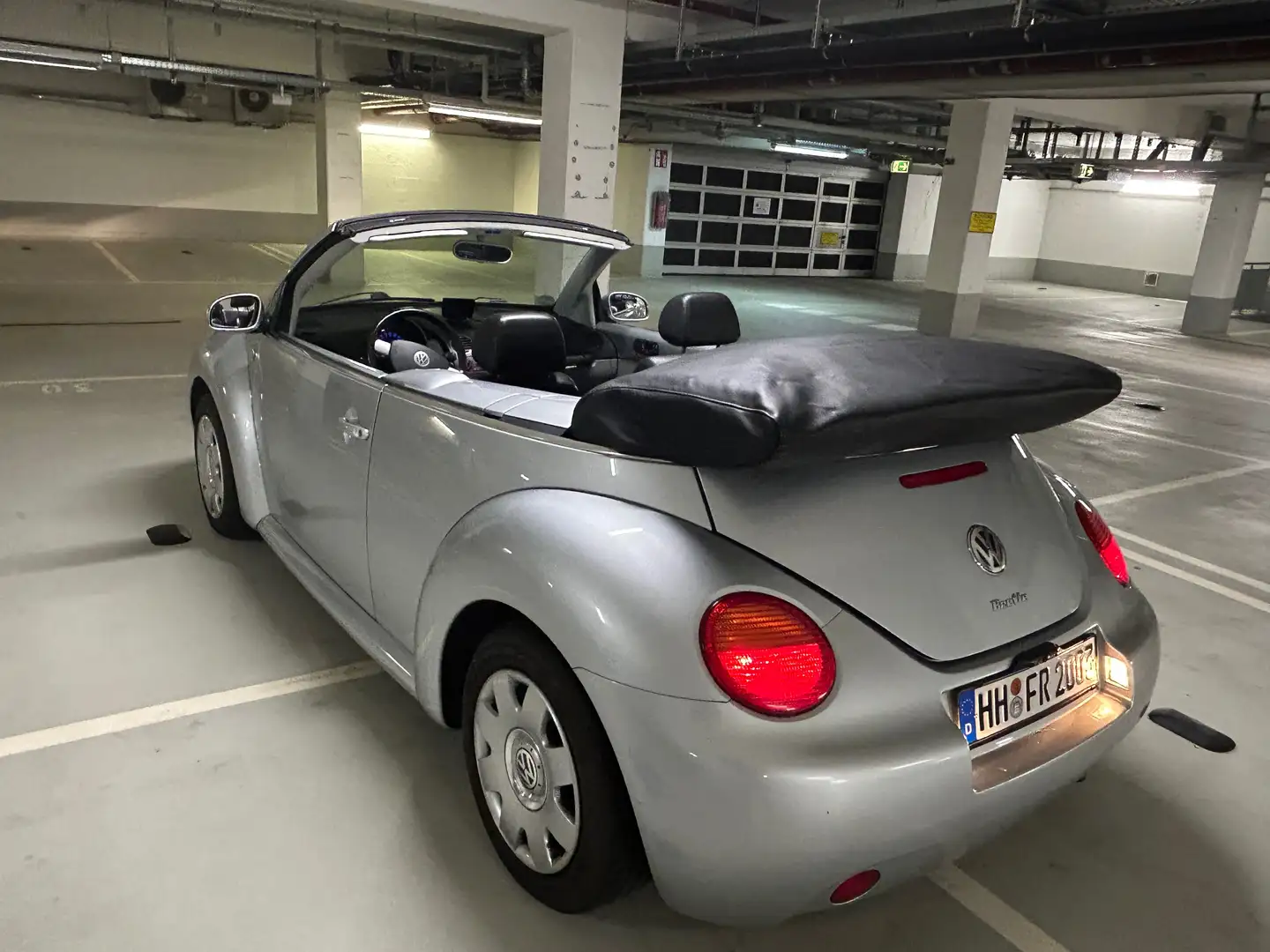 Volkswagen New Beetle New Beetle Cabriolet 1.6 Wolfsburg Edition Silber - 1