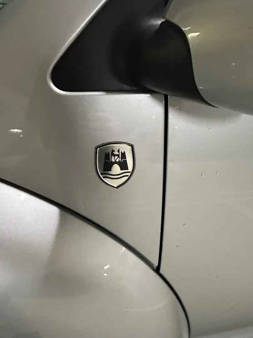 Volkswagen New Beetle New Beetle Cabriolet 1.6 Wolfsburg Edition Silber - 2