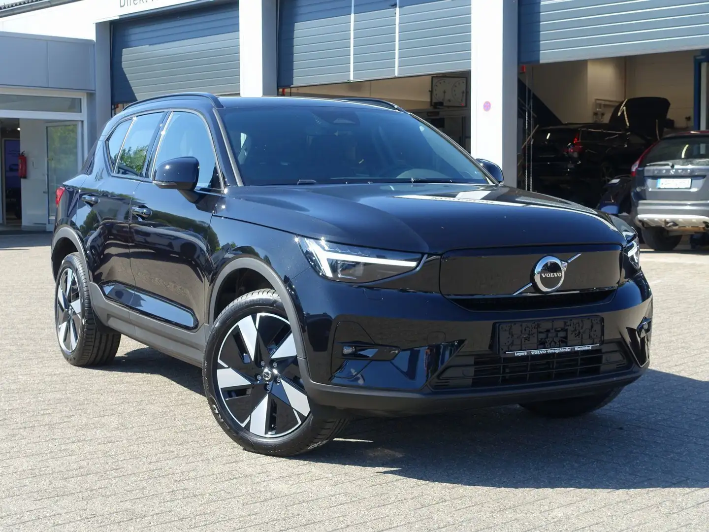 Volvo EX40 Plus, Single Motor/Kamera/BLIS/Winterpaket Чёрный - 2