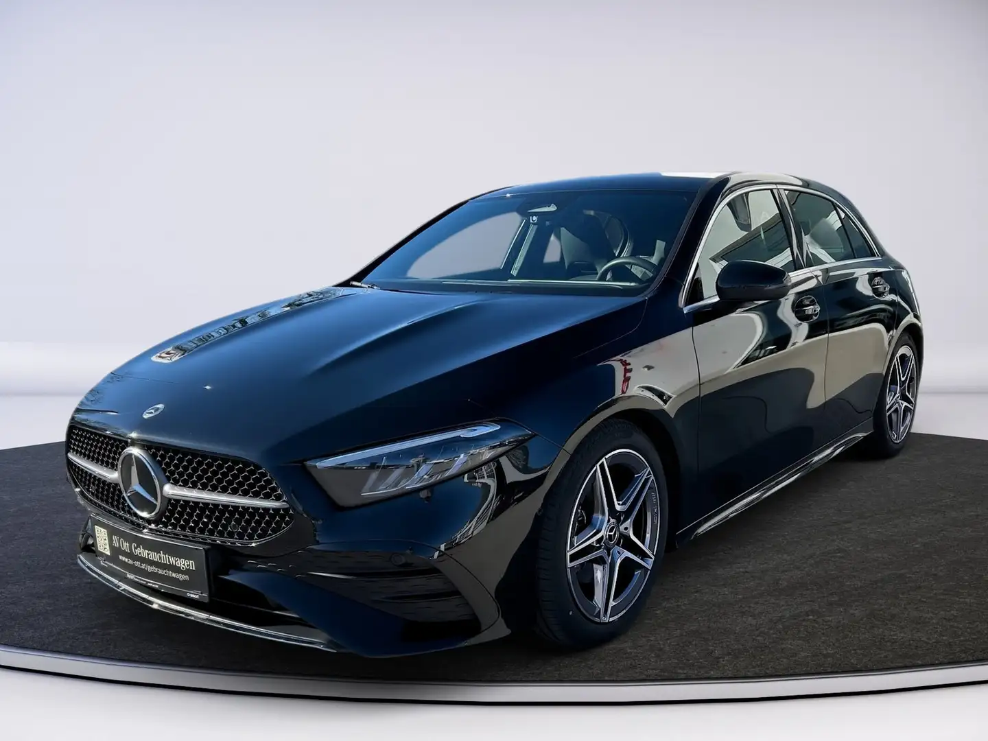 Mercedes-Benz A 180 AMG-Line Schwarz - 2