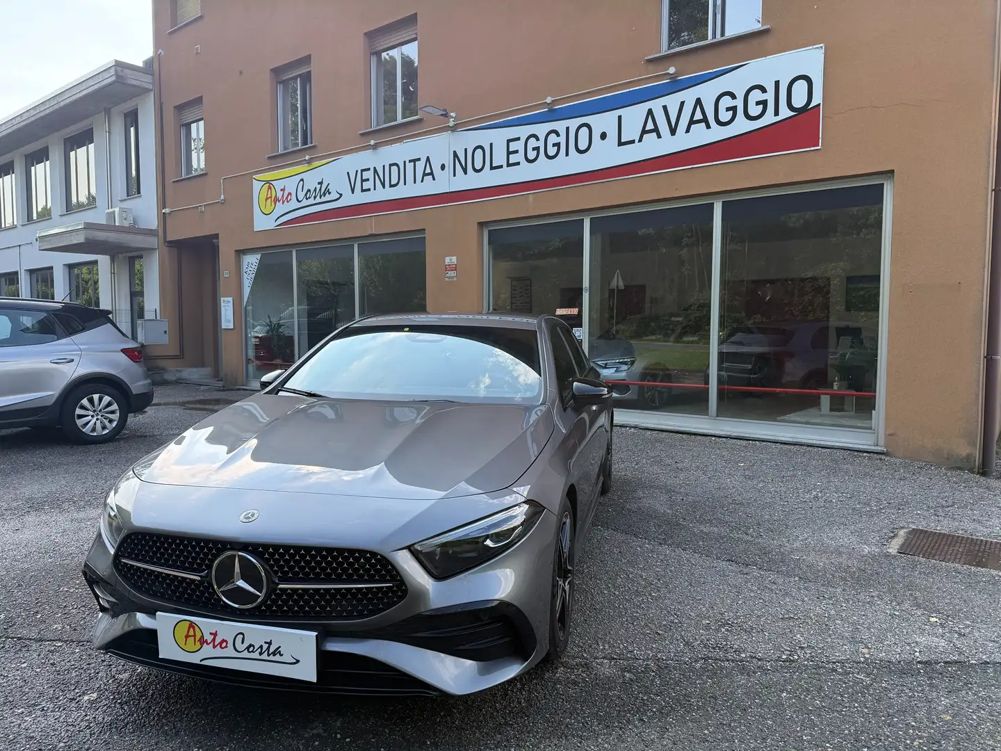 Mercedes-Benz A 220 A 220 AMG Line Premium 4matic / Hybrid auto Grigio - 1