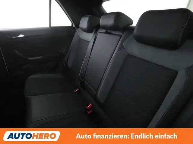 Volkswagen T-Roc view 14