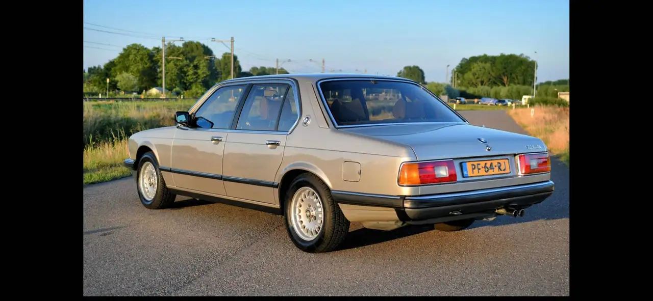 BMW 732 i, foto 2
