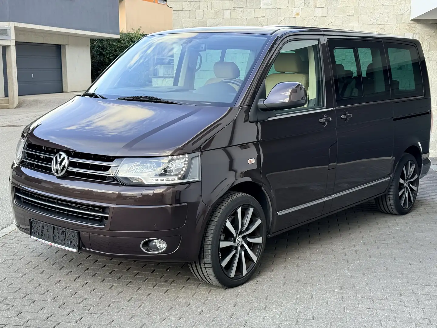 Volkswagen T5 Multivan Highline 4Motion "VOLLAUSTATTUNG" Braun - 1
