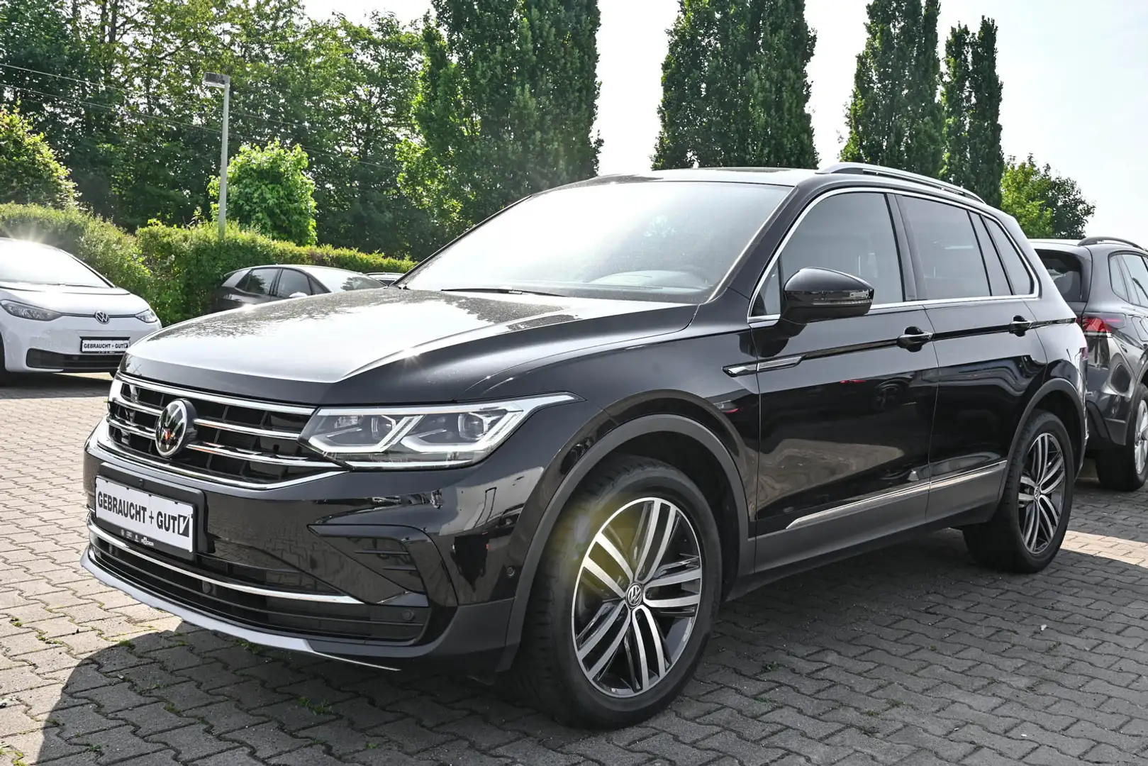 Volkswagen Tiguan 2.0 TDI Elegance 4M Matrix Navi Leder AHK Schwarz - 1