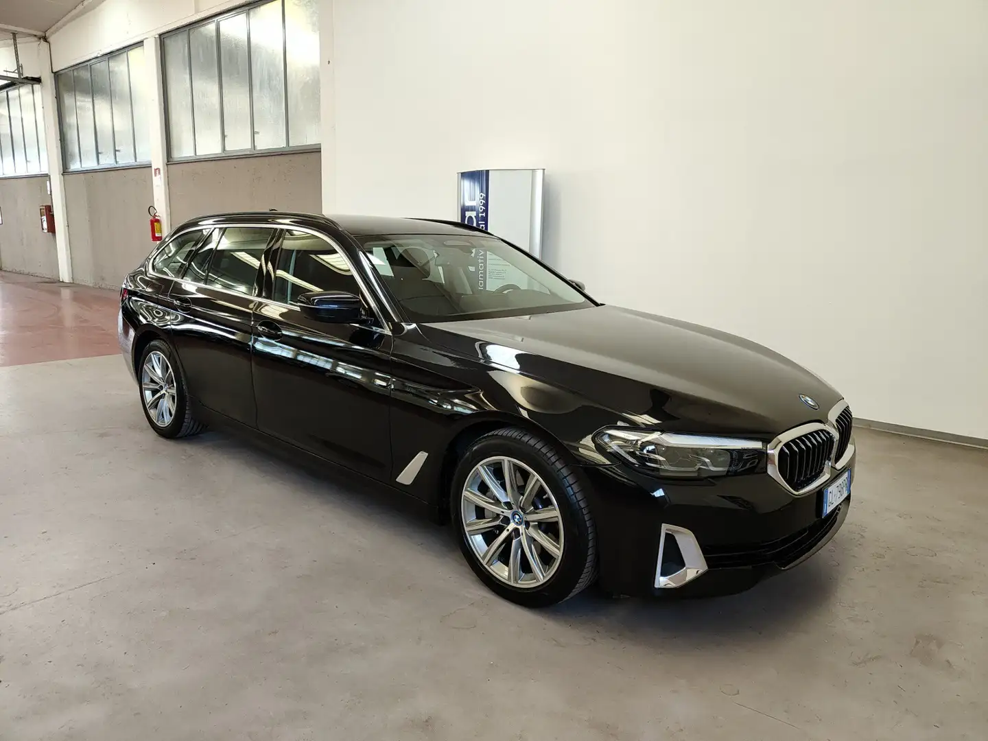BMW 530 e xDrive Touring Luxury auto Pelle Adap.Cruise 1 Schwarz - 2