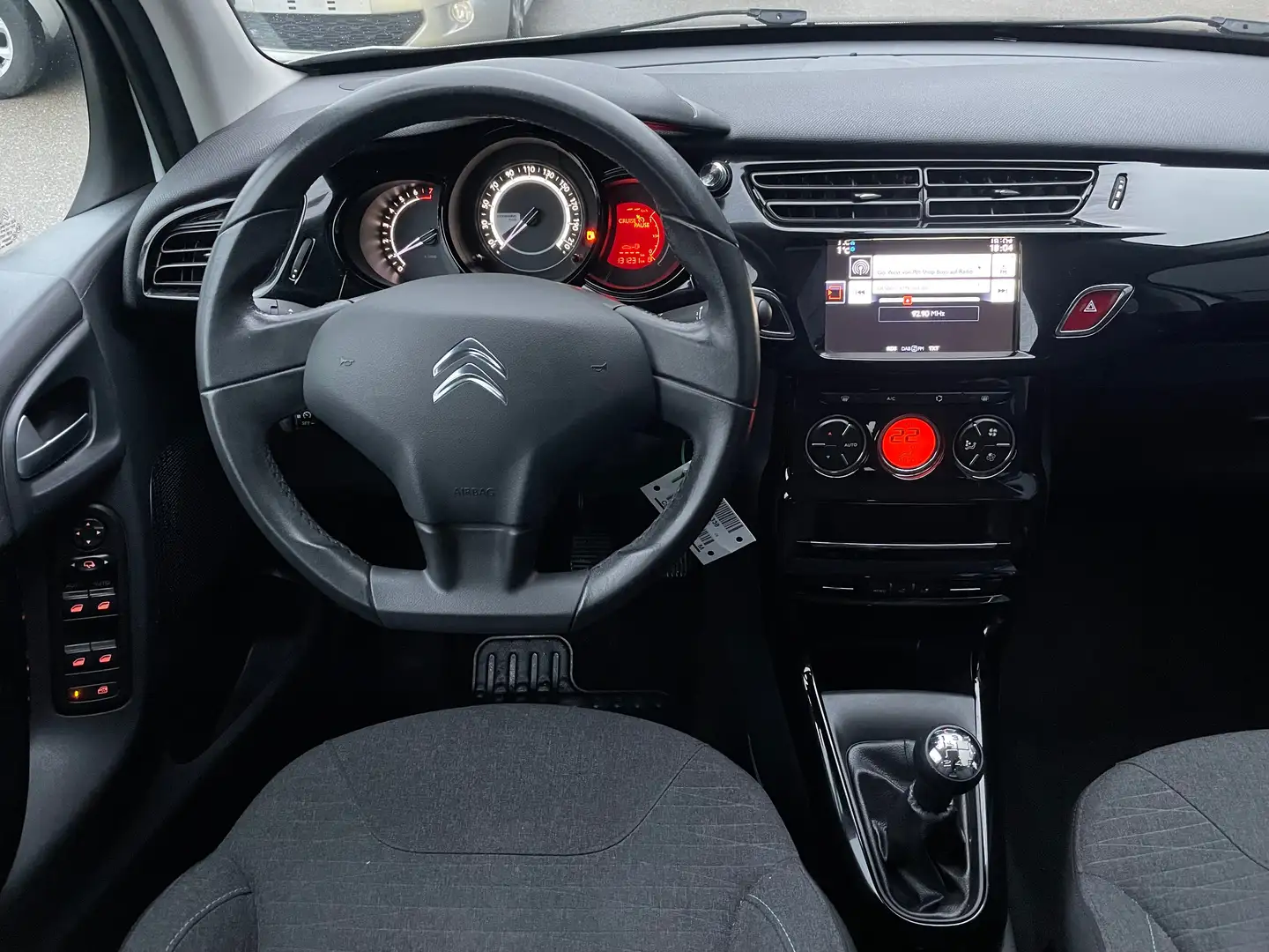 Citroen C3 1.2 Pure Tech Selection 60 KW, Euro-6, Servisheft Weiß - 2