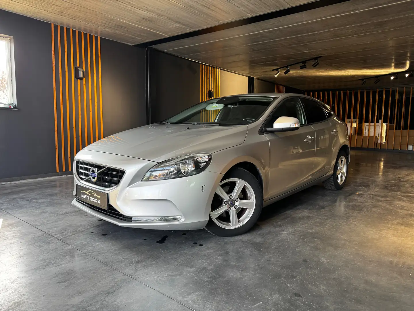 Volvo V40 1.6 D2 Base | Airco | Bluetooth | Gris - 2