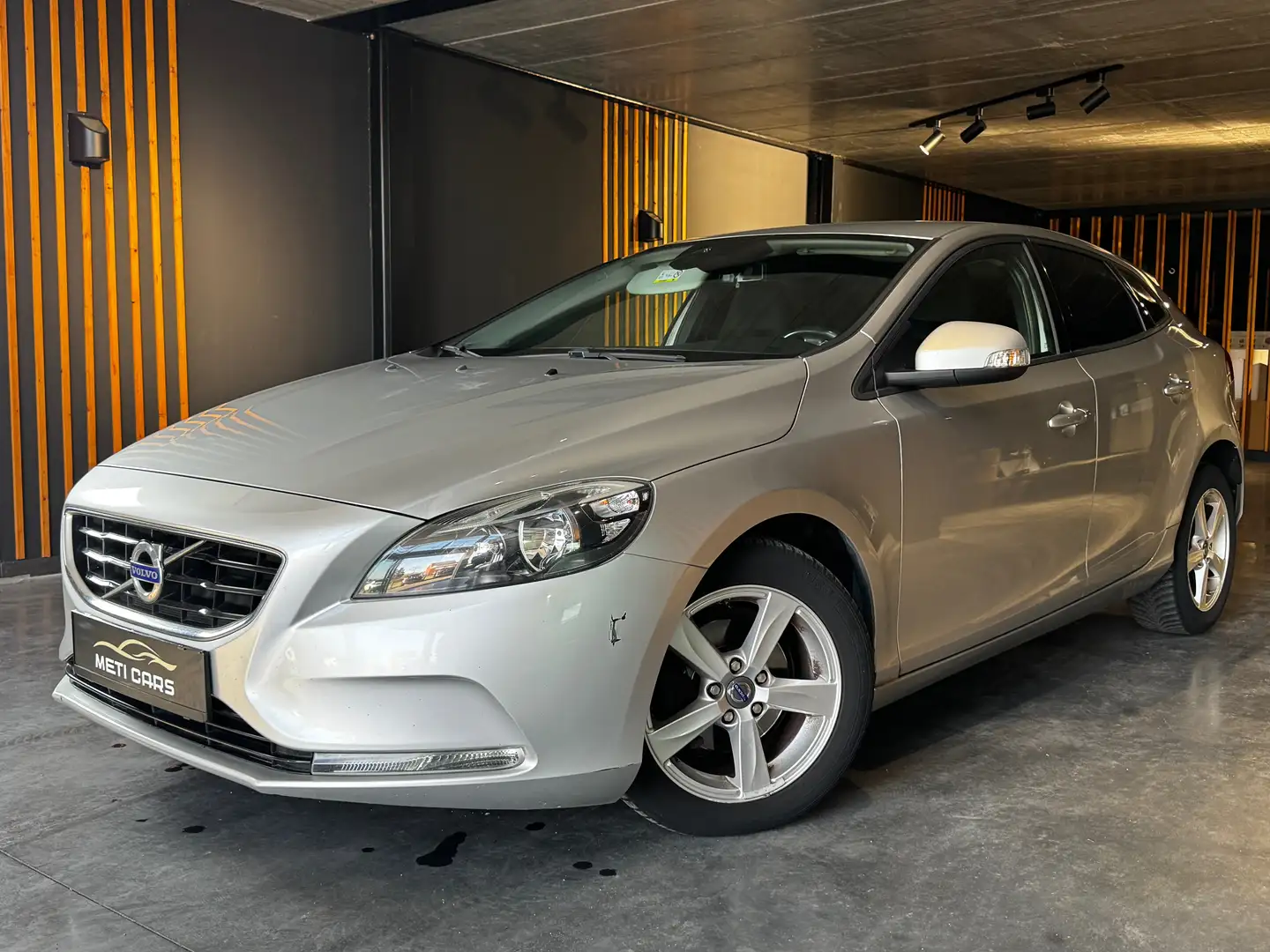 Volvo V40 1.6 D2 Base | Airco | Bluetooth | Gris - 1