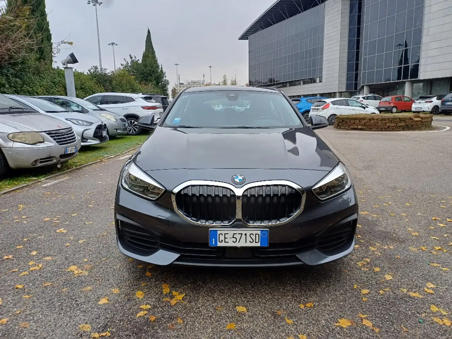 BMW 116 116d 5p. Business Advantage Gris - 1