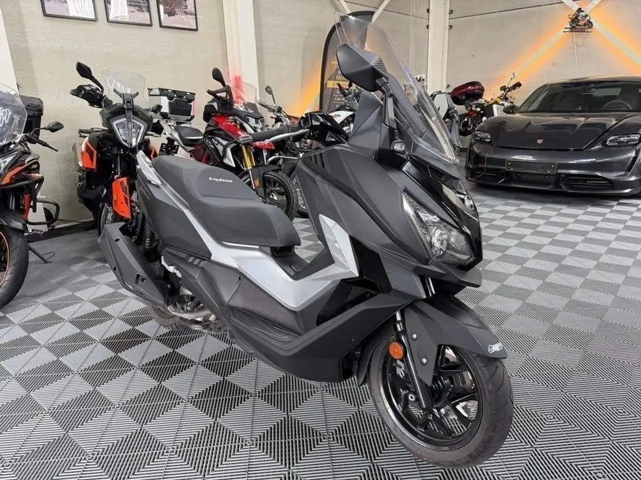 Sym Cruisym 300