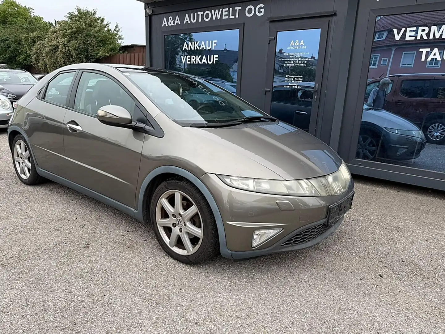 Honda Civic 2,2 i-CTDi Executive Braun - 1