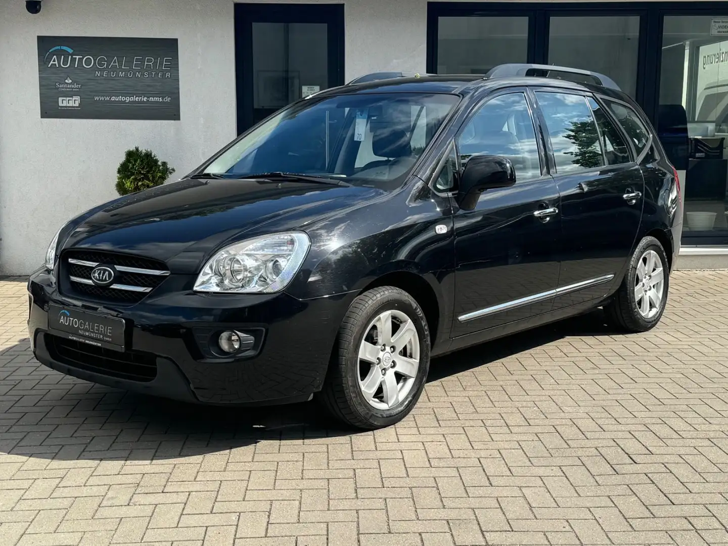 Kia Carens °Klima°PDC°AHK°8F-Bereift°Tüv Neu°1.HD Schwarz - 1