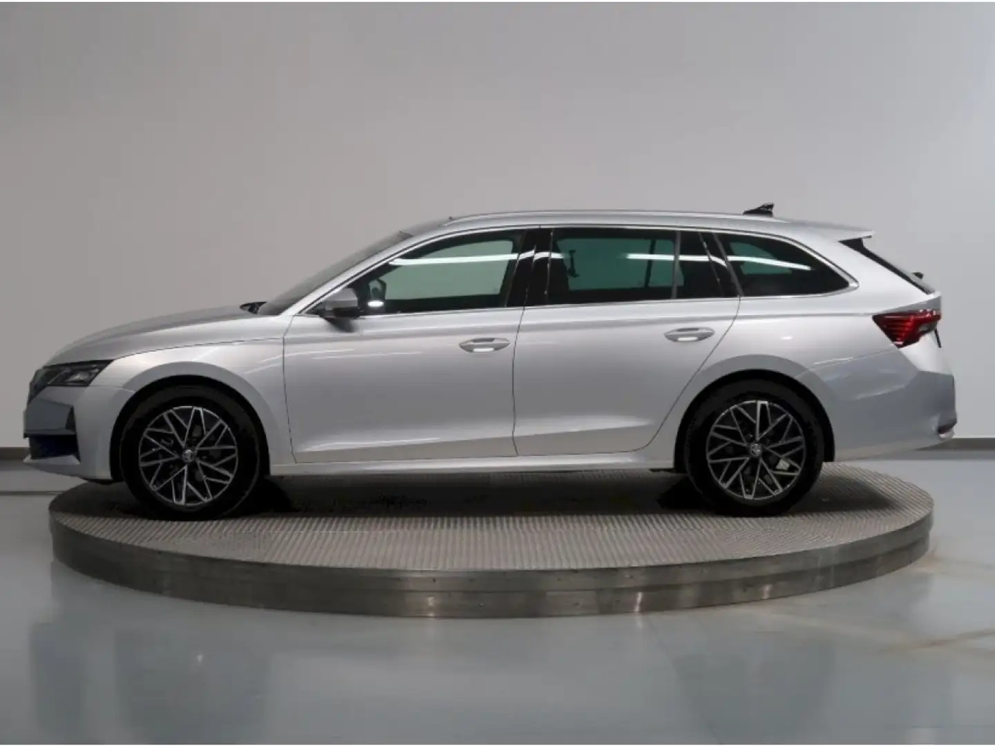 Skoda Octavia IV (2) COMBI 2.0 TDI 150 SELECTION DSG7 PACK CONFORT / HIVER Gris - 2