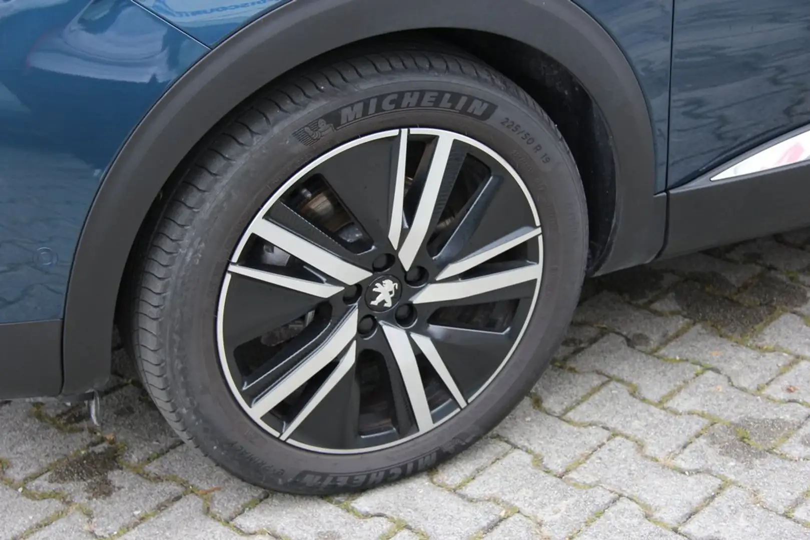 Peugeot 3008 Hybrid Allure LED NAV CAM AdapTemp 19Zoll Blauw - 2