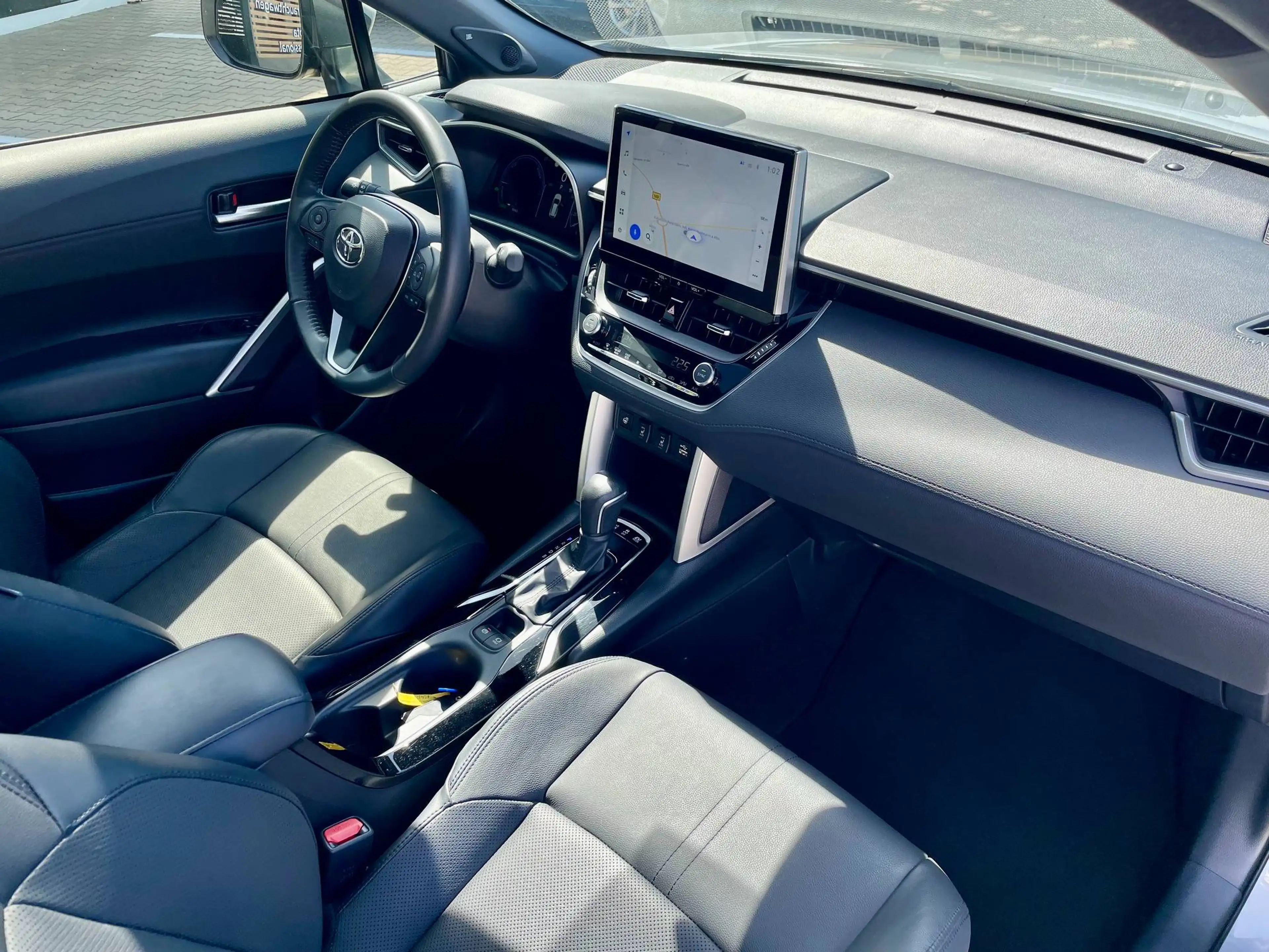 Toyota Corolla Cross 2.0 Hybrid Lounge DACH*LEDER*360° — photo 10