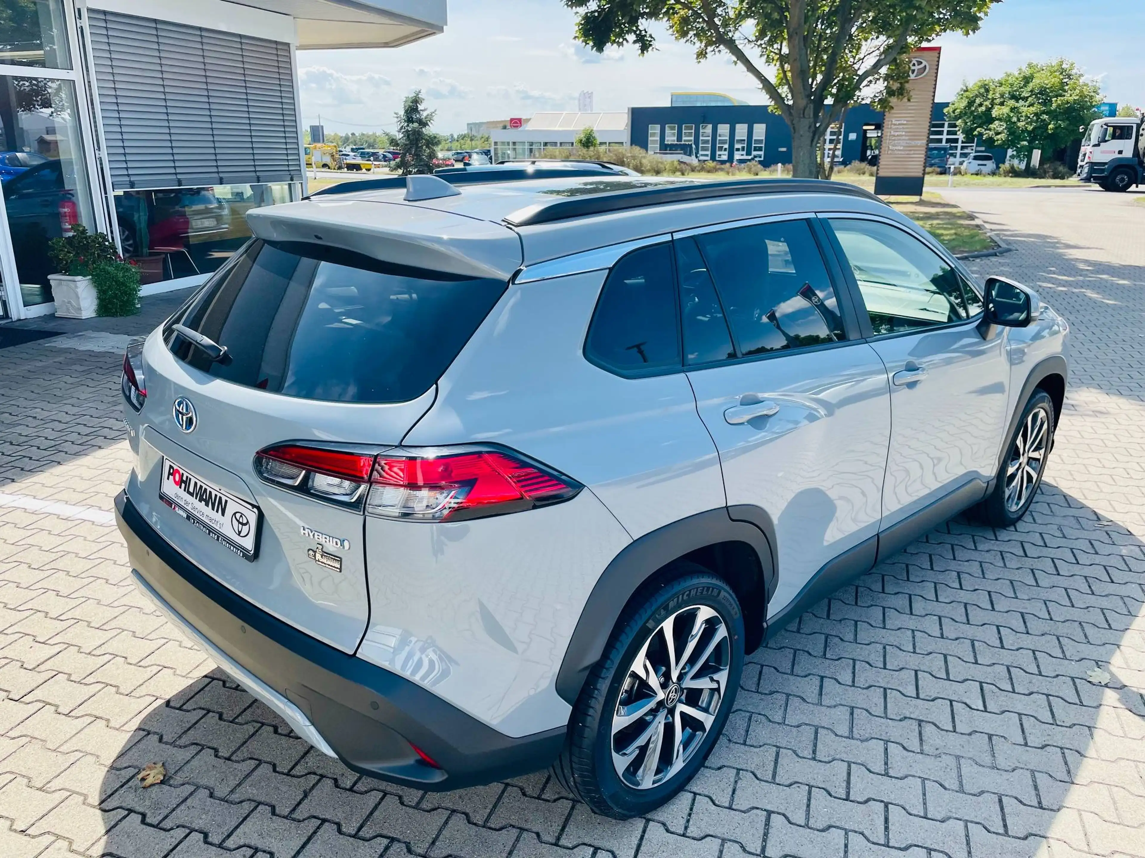 Toyota Corolla Cross 2.0 Hybrid Lounge DACH*LEDER*360° — photo 8
