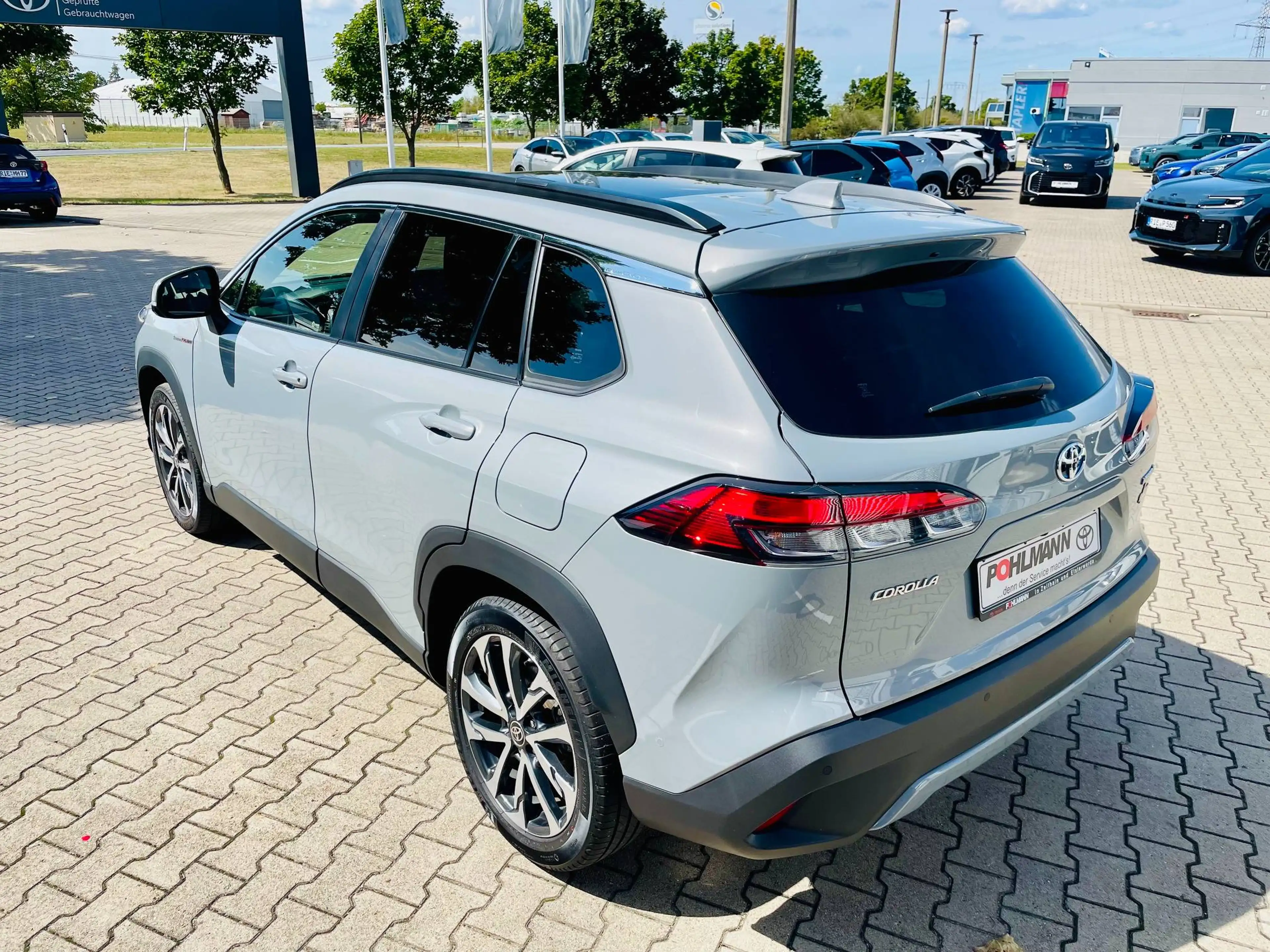 Toyota Corolla Cross 2.0 Hybrid Lounge DACH*LEDER*360° — photo 6