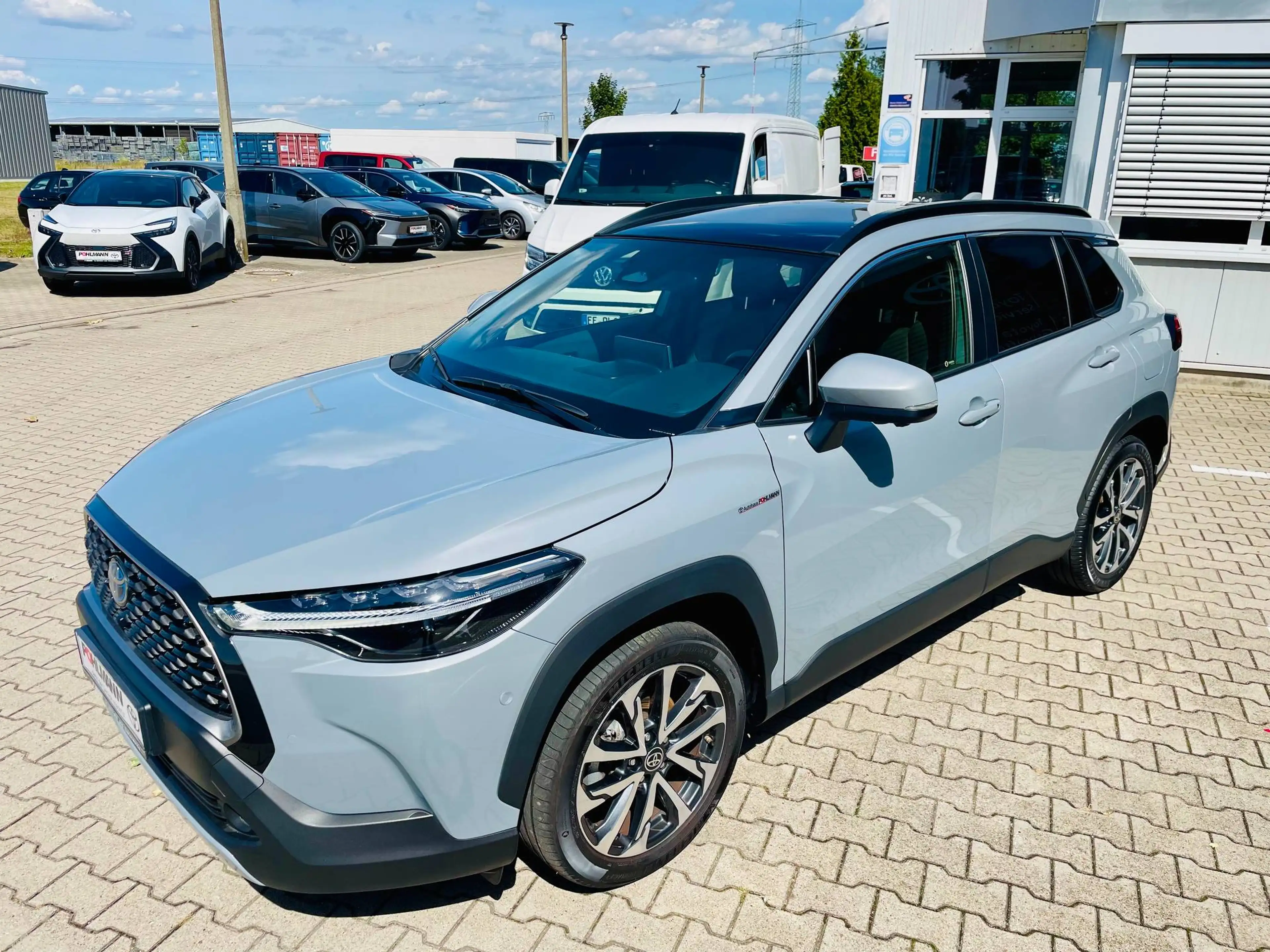 Toyota Corolla Cross 2.0 Hybrid Lounge DACH*LEDER*360° — photo 4