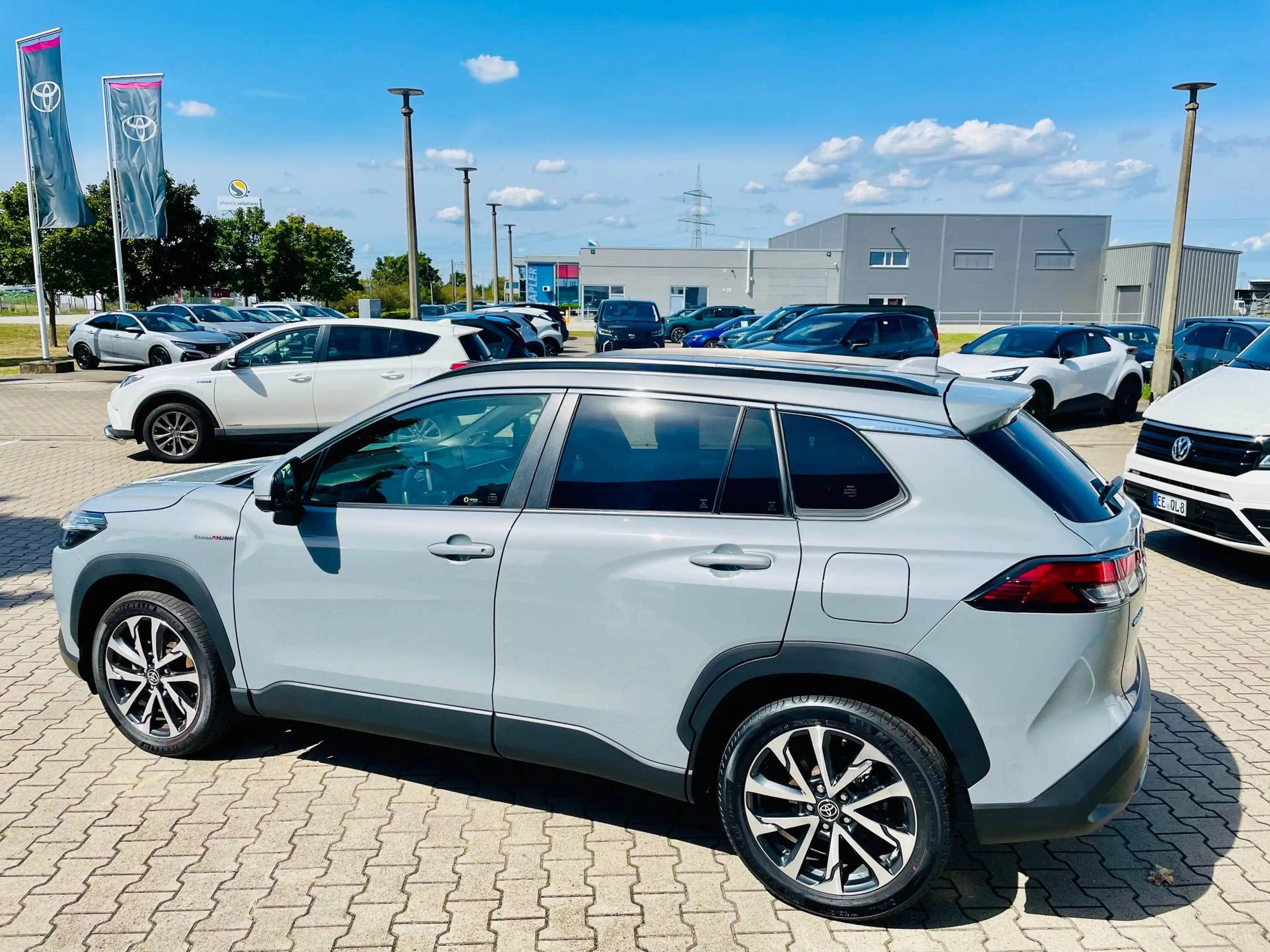 Toyota Corolla Cross 2.0 Hybrid Lounge DACH*LEDER*360° — photo 5