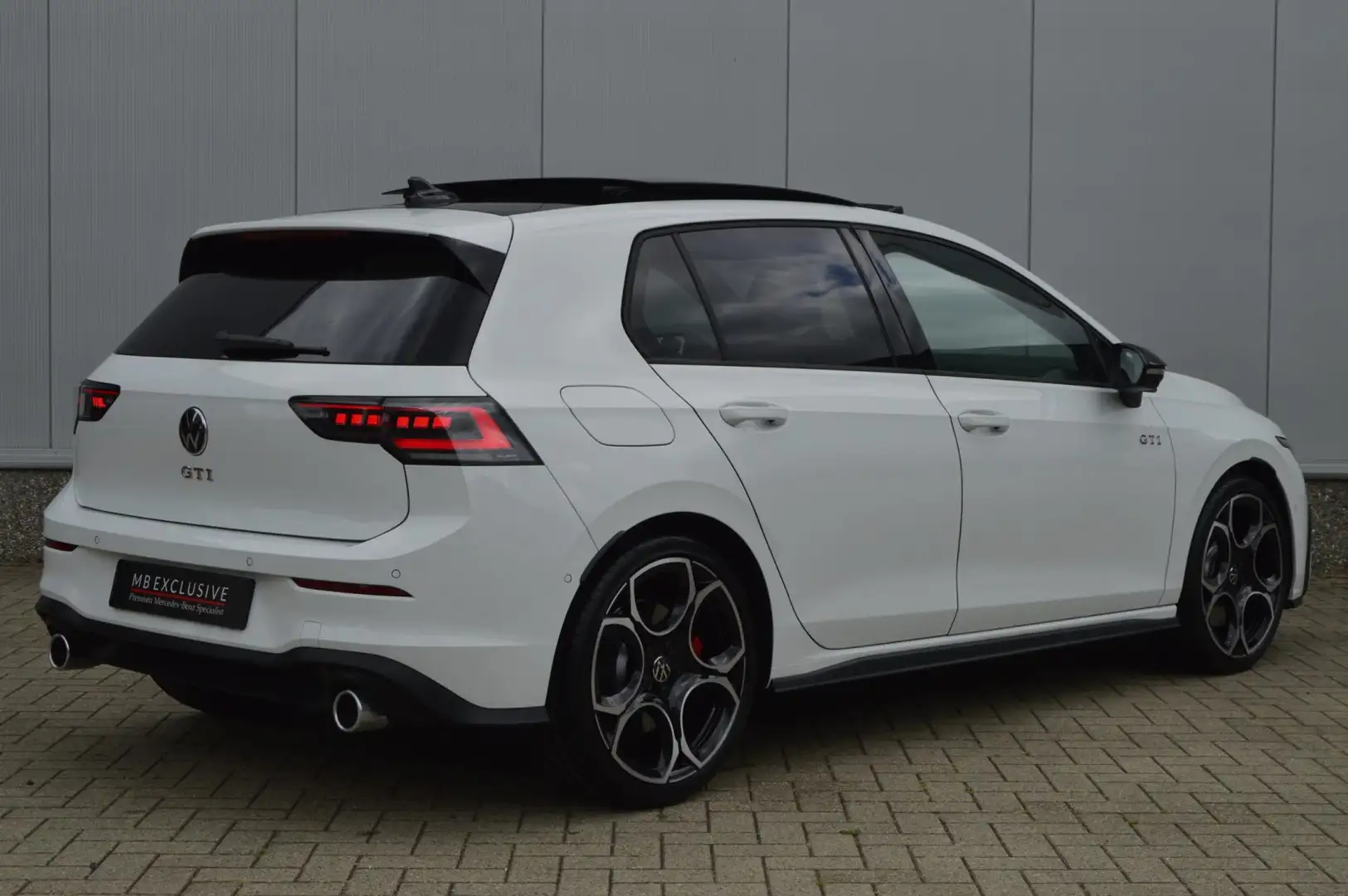 Volkswagen Golf GTI 8.5 2.0 TSI Facelift DSG7 265PK (2024) Wit - 2