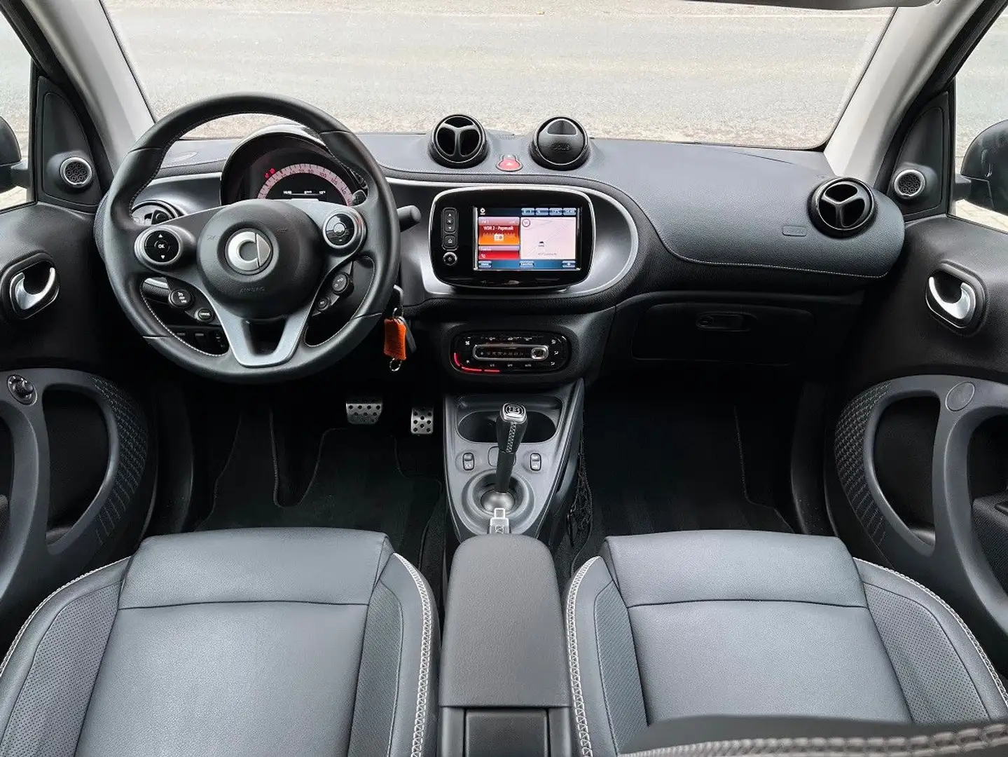 smart forTwo Brabus Xclusive Tailor Made Sonderlack 109/122PS Grau - 2