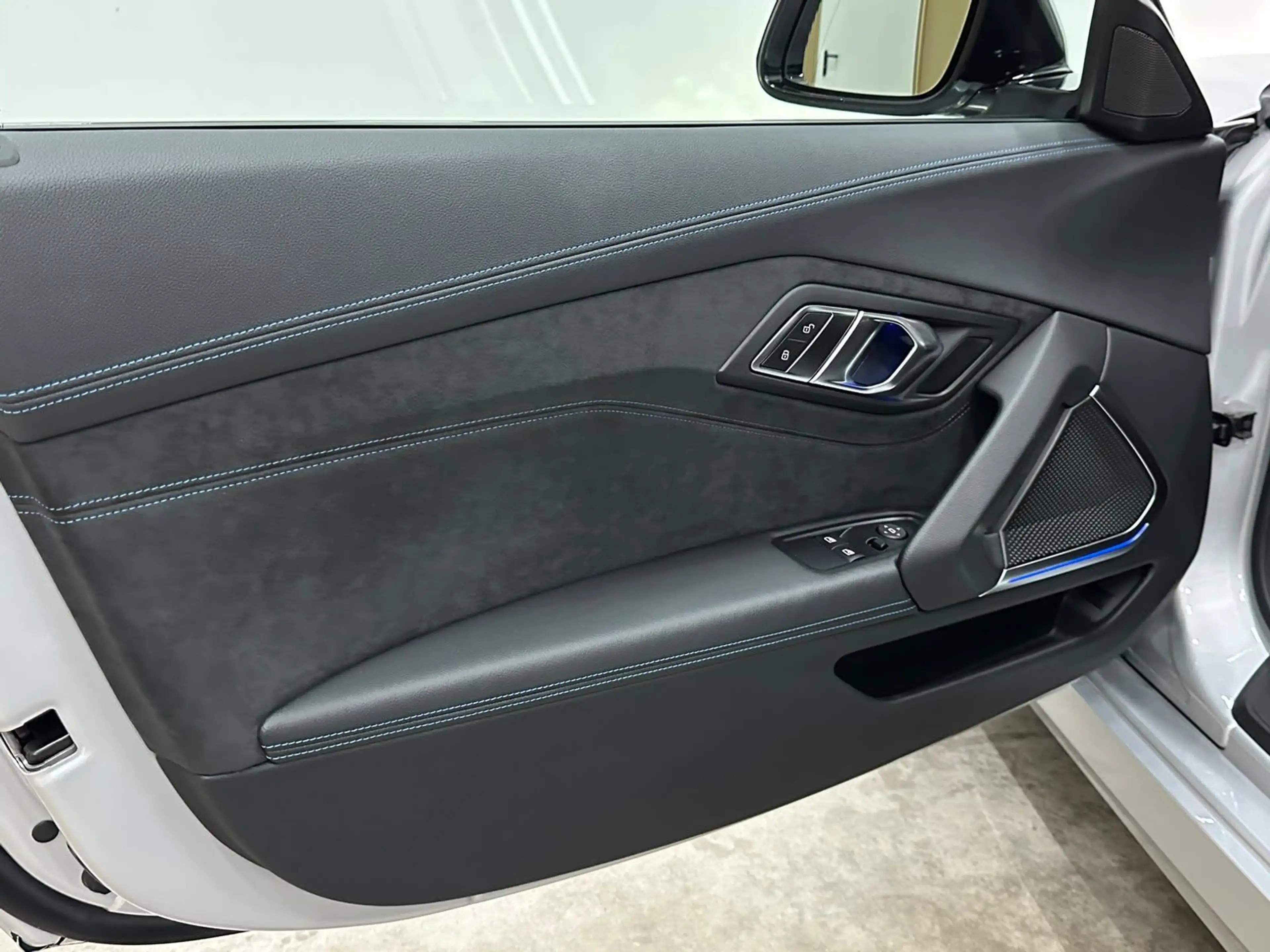 BMW Z4 sDrive 20i M Sport — photo 11