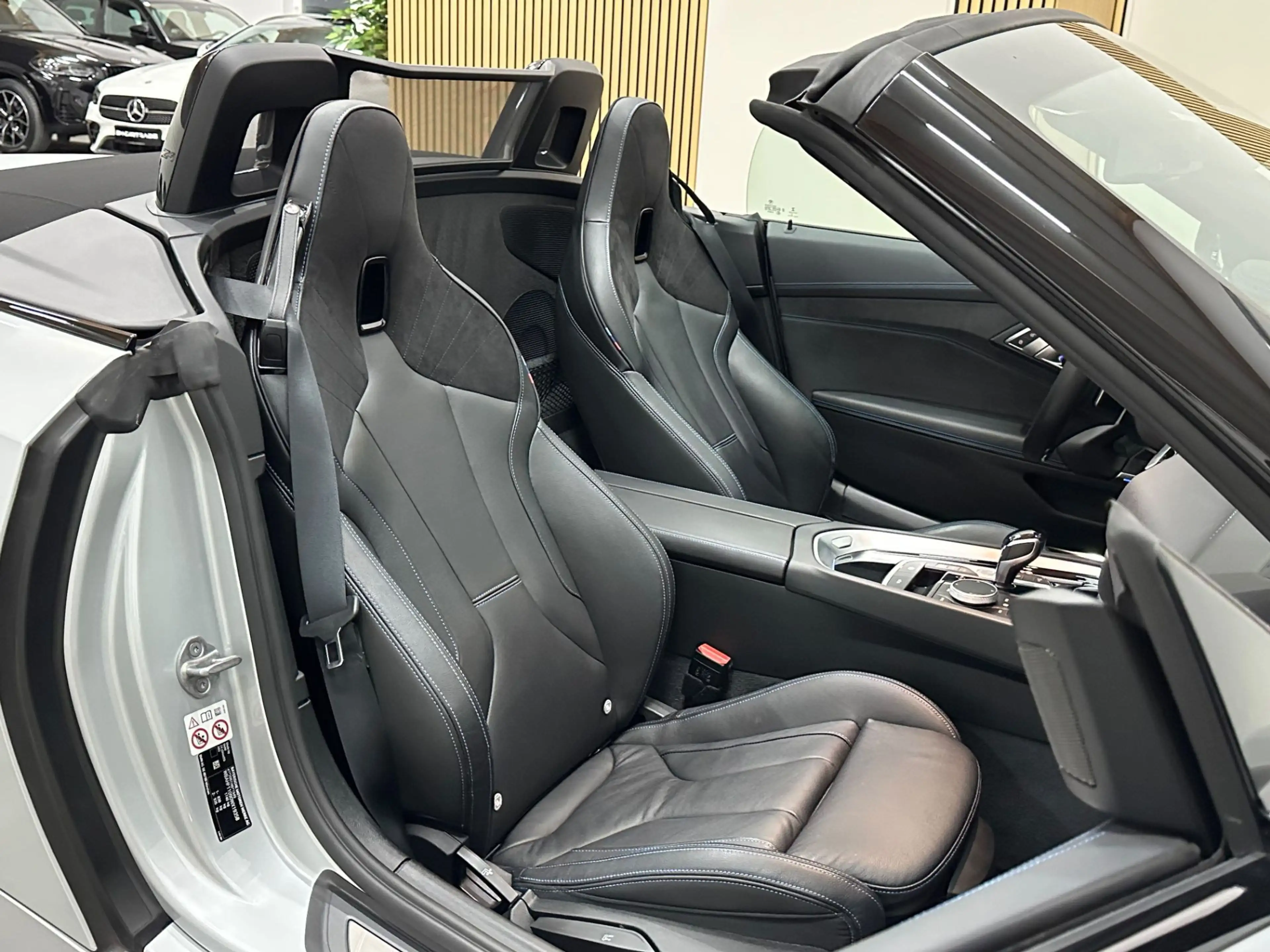 BMW Z4 sDrive 20i M Sport — photo 15