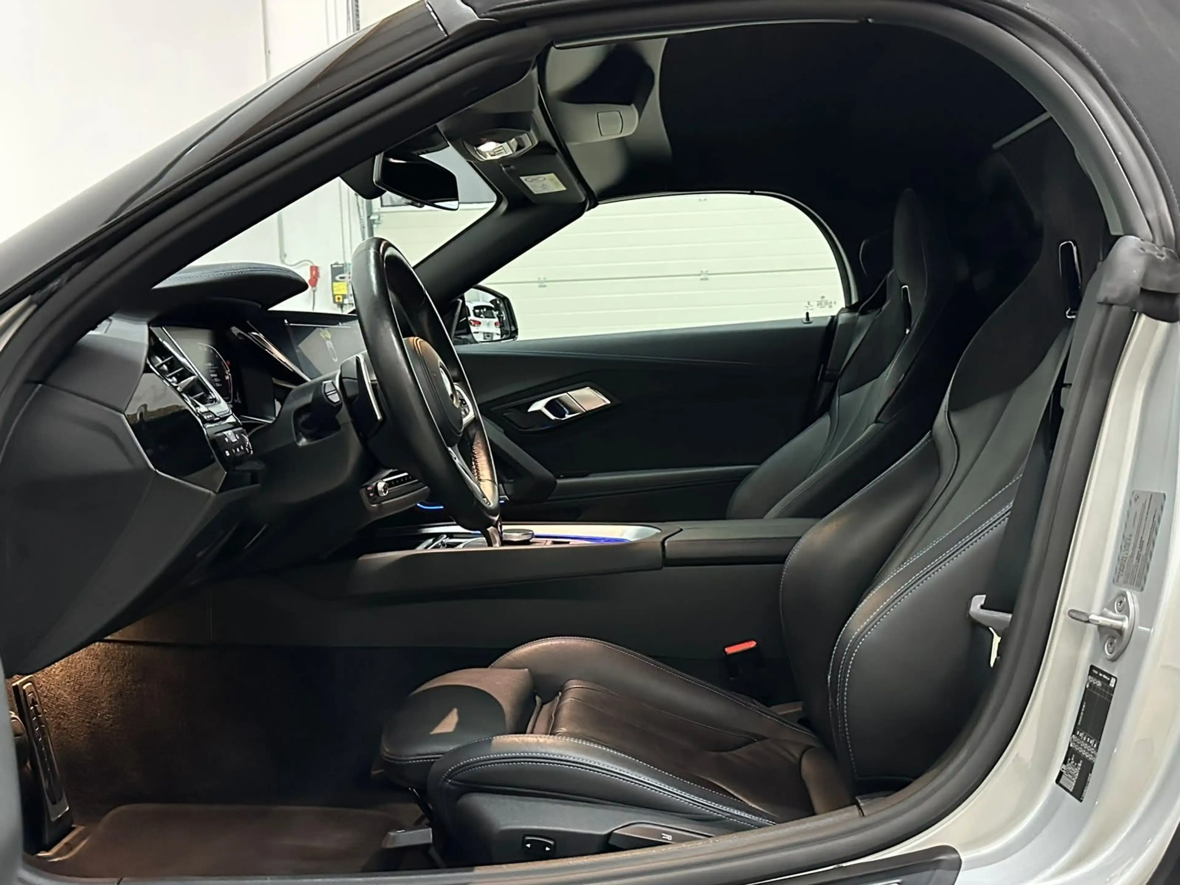 BMW Z4 sDrive 20i M Sport — photo 14