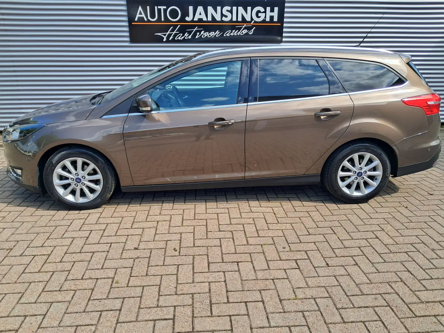 Ford Focus Wagon 1.0 Titanium met 80.452 km!! | Clima | Navig Bruin - 2