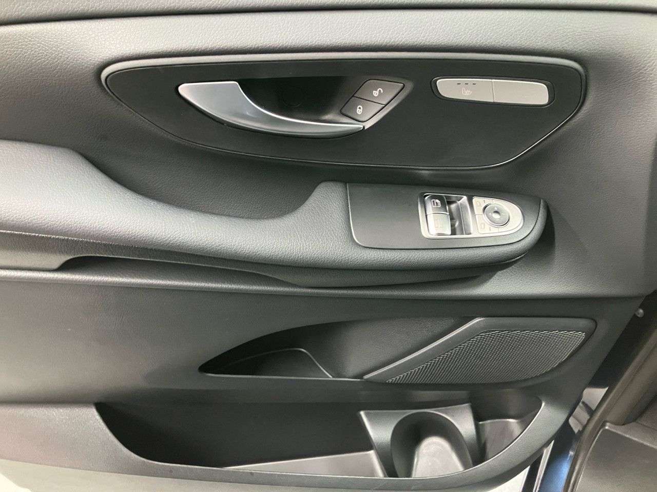 Mercedes-Benz V 220