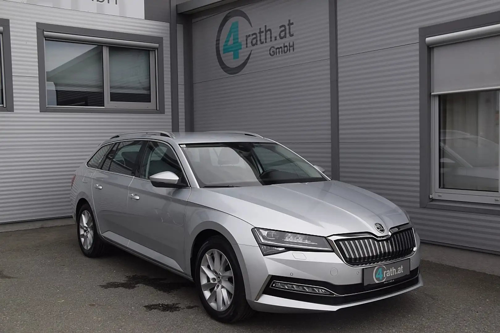 Skoda Superb Kombi 1,4 TSI PHEV Style DSG Silber - 1