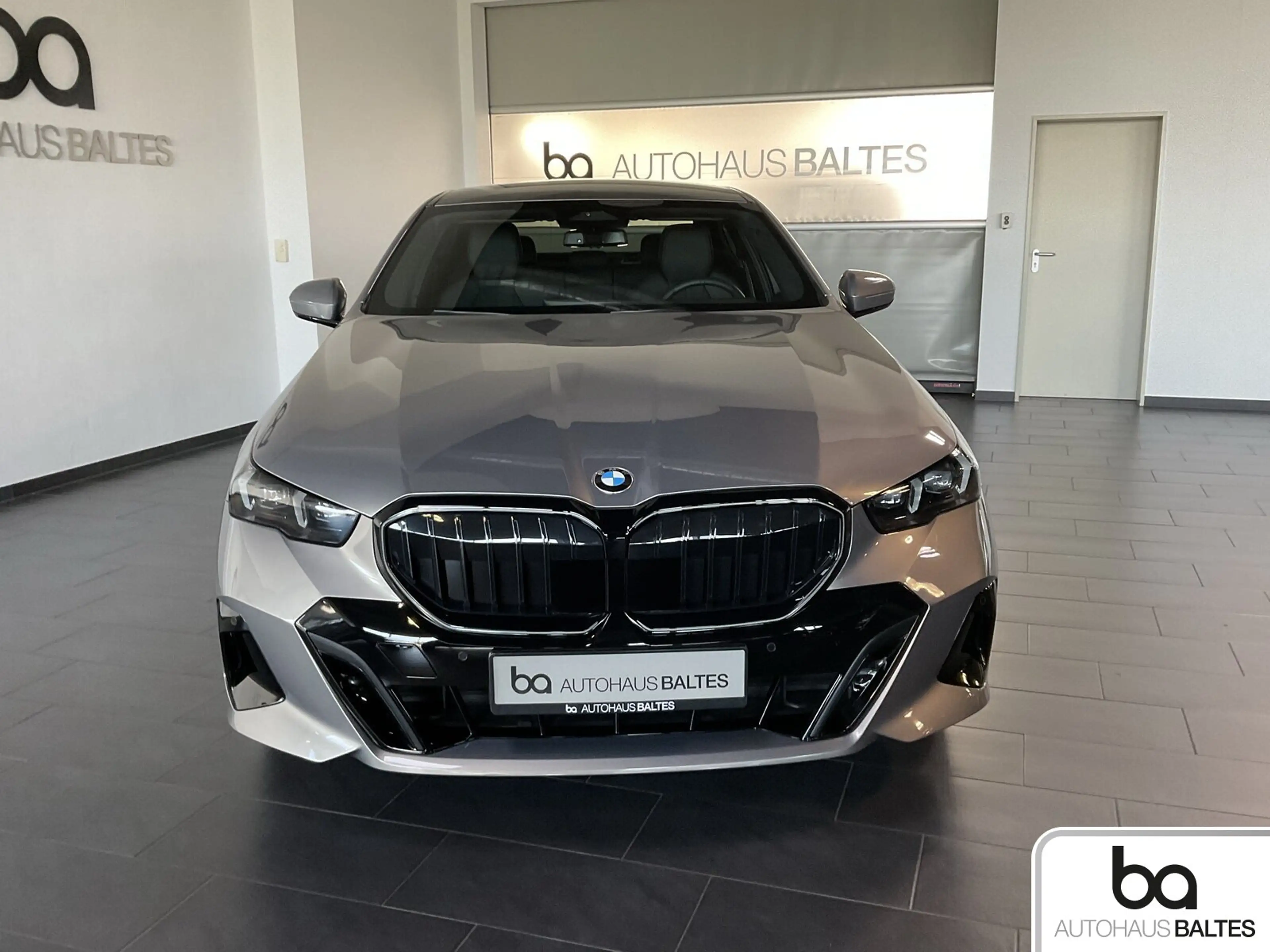 BMW 540 540d xDrive M Sport Pro 20*/Pano/HK/DrivPlus/AHK — photo 2