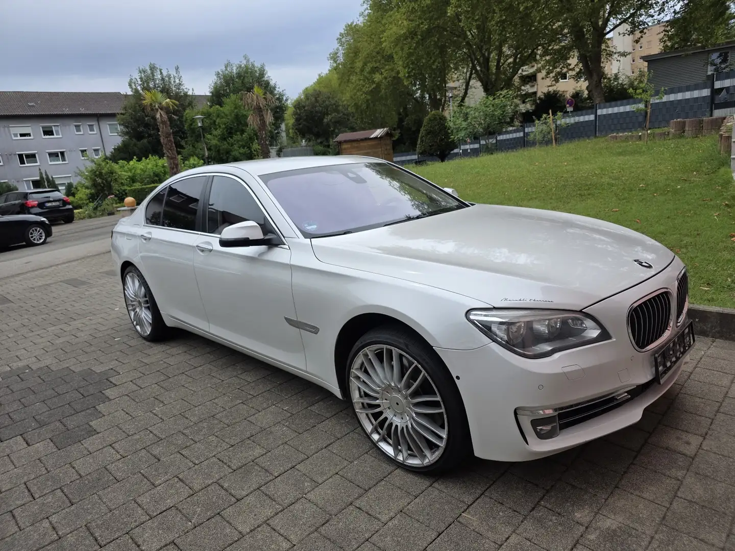 BMW 750 750d xDrive Wit - 2
