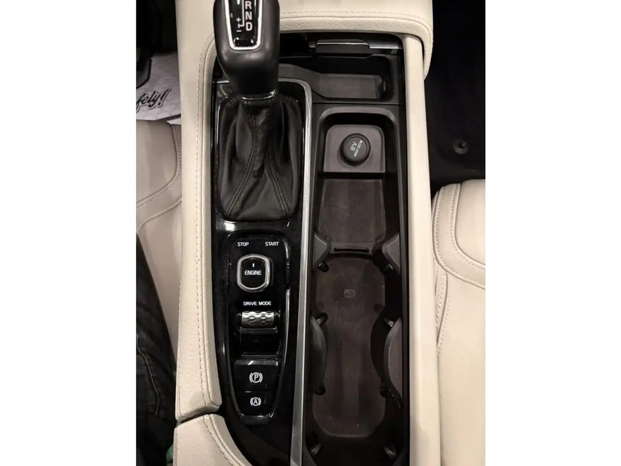 Volvo V90 Cross Country снимка Volvo V90 Cross Country
