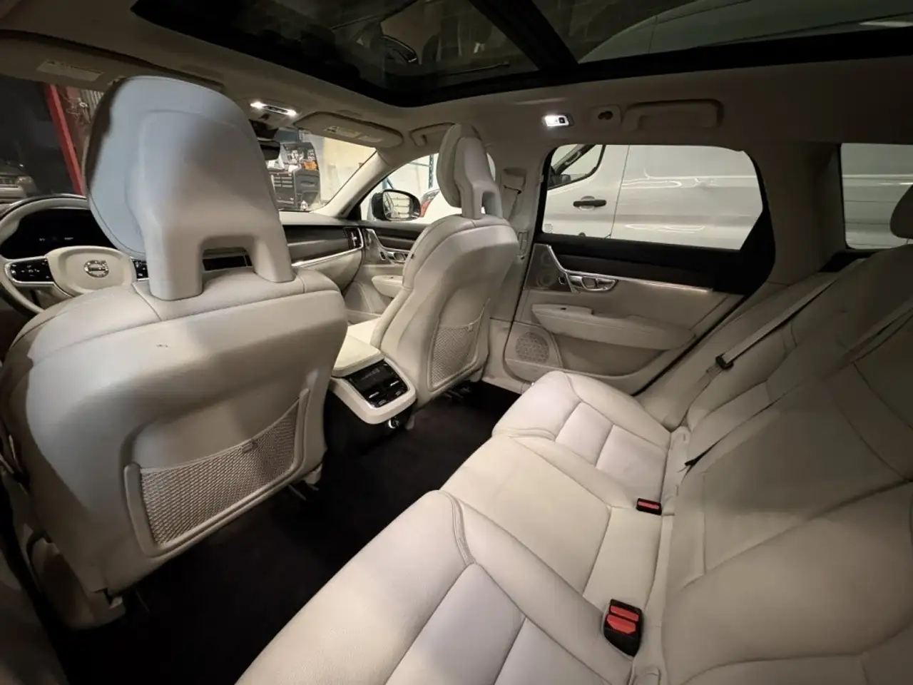 Volvo V90 Cross Country снимка Volvo V90 Cross Country