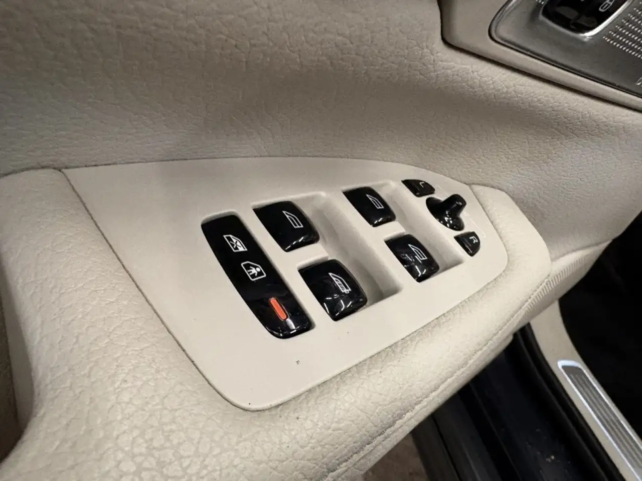Volvo V90 Cross Country снимка Volvo V90 Cross Country