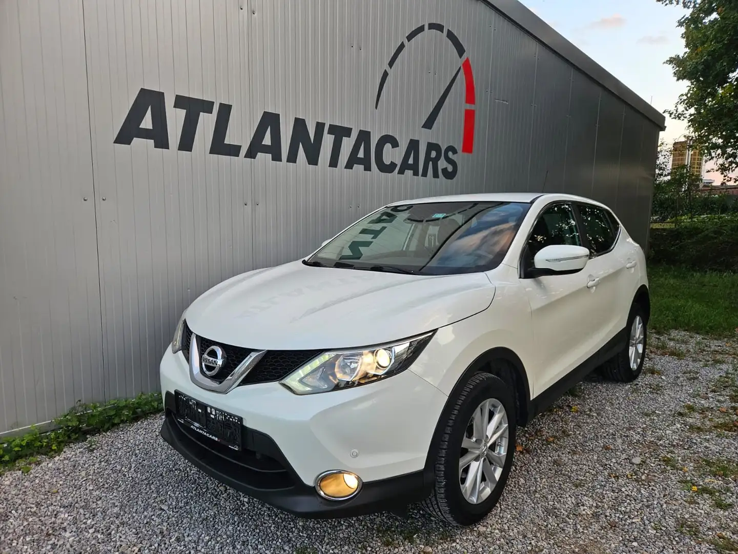 Nissan Qashqai 1,6 dCi Acenta ALL-MODE 4x4i Weiß - 1