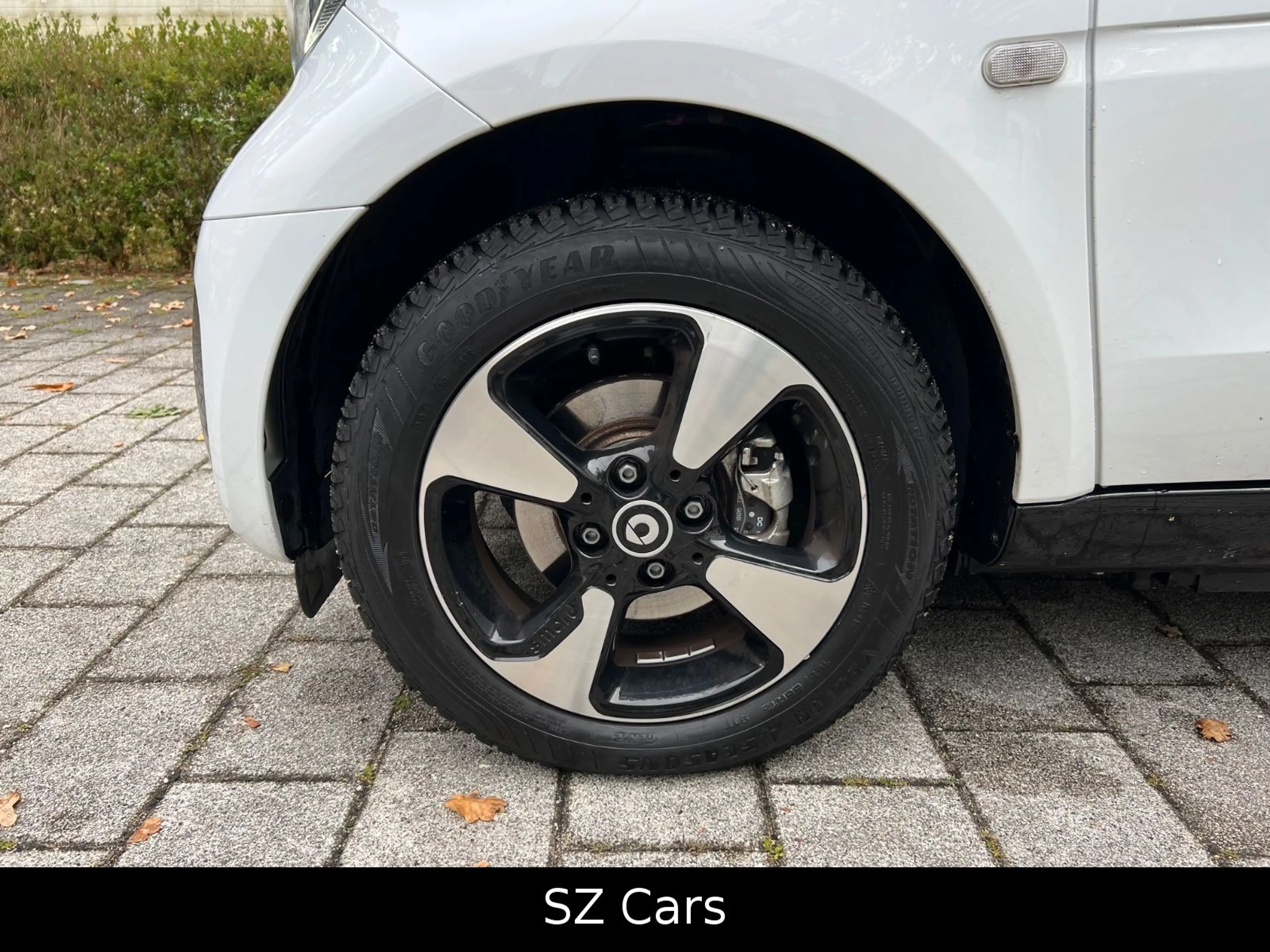 smart forTwo Cabrio electric drive / EQ SHZ NAVI KAM — photo 13