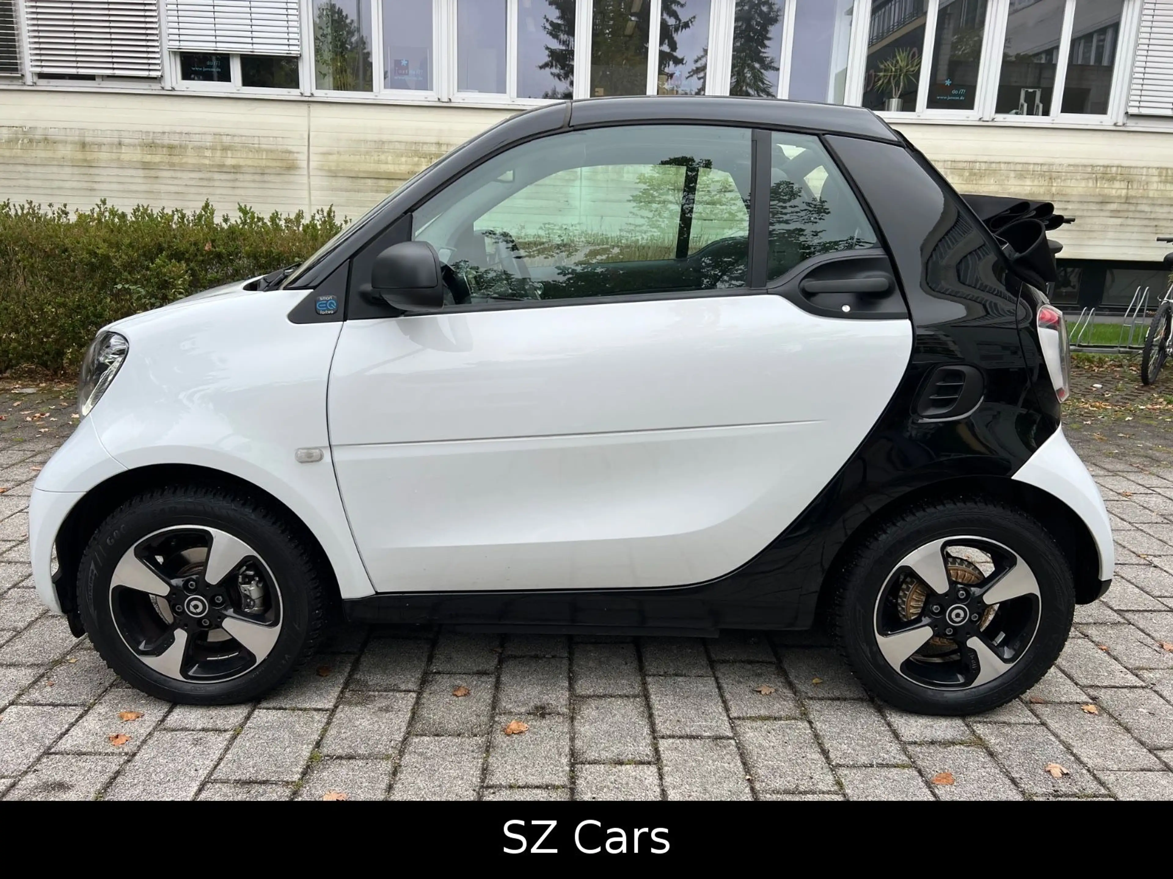 smart forTwo Cabrio electric drive / EQ SHZ NAVI KAM — photo 9